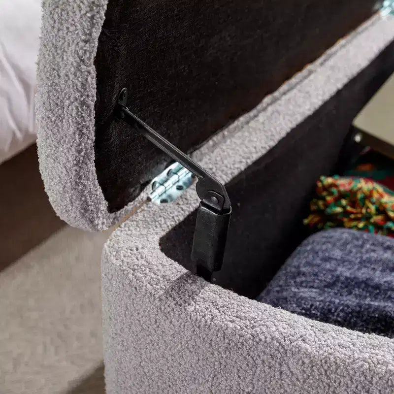 Banc de rangement ottoman rembourré moderne avec pieds dorés pour le bout du lit