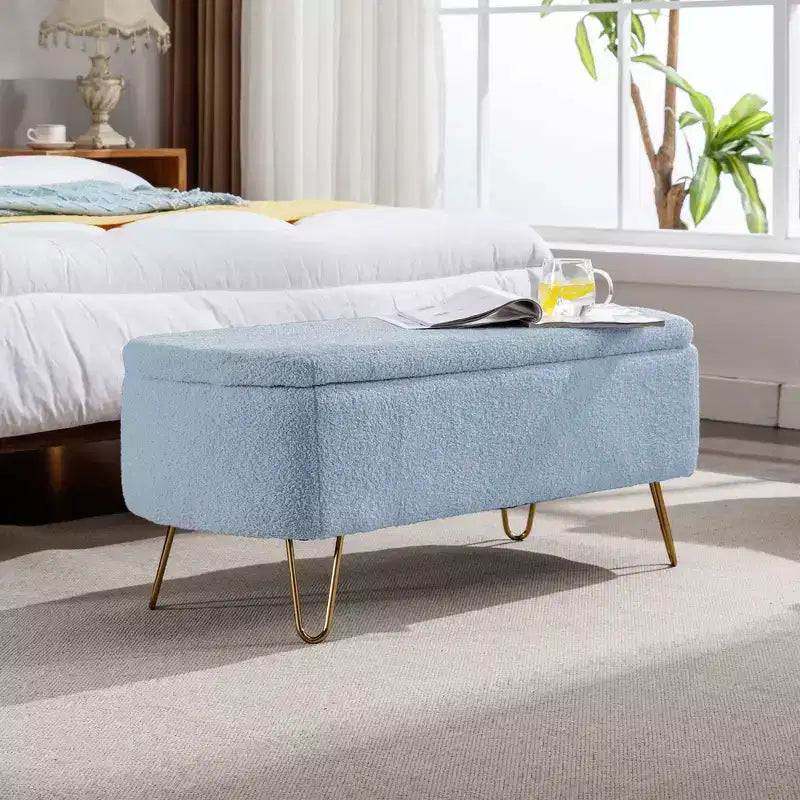 Banc de rangement ottoman rembourré moderne avec pieds dorés pour le bout du lit