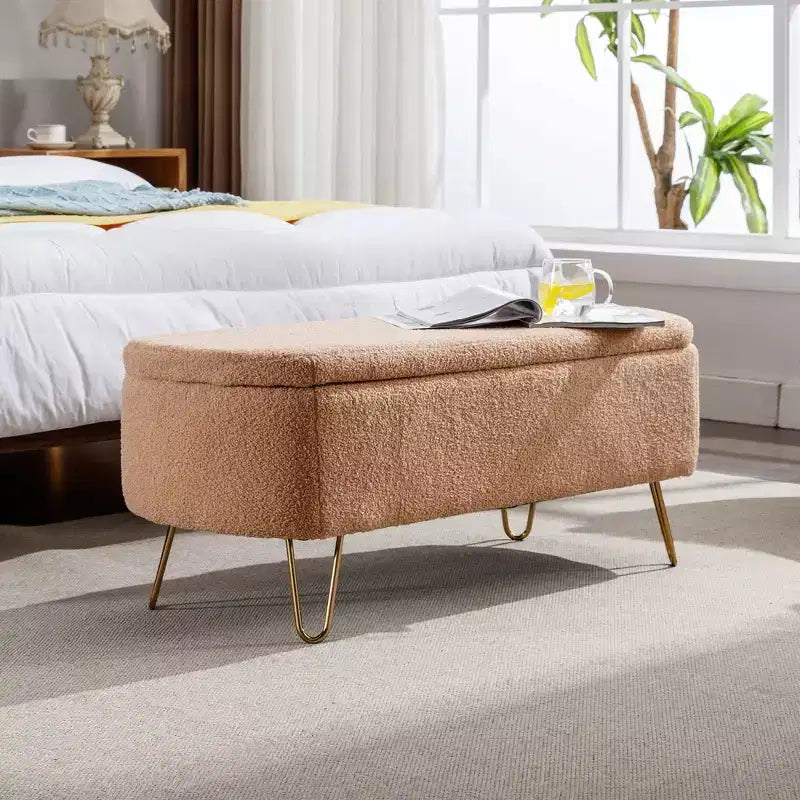 Banc de rangement ottoman rembourré moderne avec pieds dorés pour le bout du lit