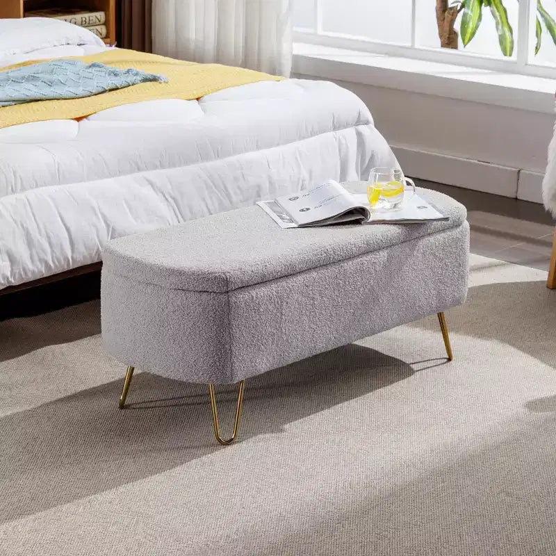 Banc de rangement ottoman rembourré moderne avec pieds dorés pour le bout du lit