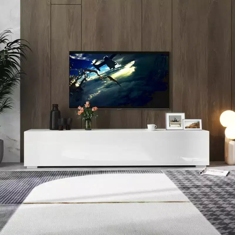 Meuble TV moderne de 63 pouces avec portes d'armoire abattantes, meuble média avec rangement, convient au salon, blanc